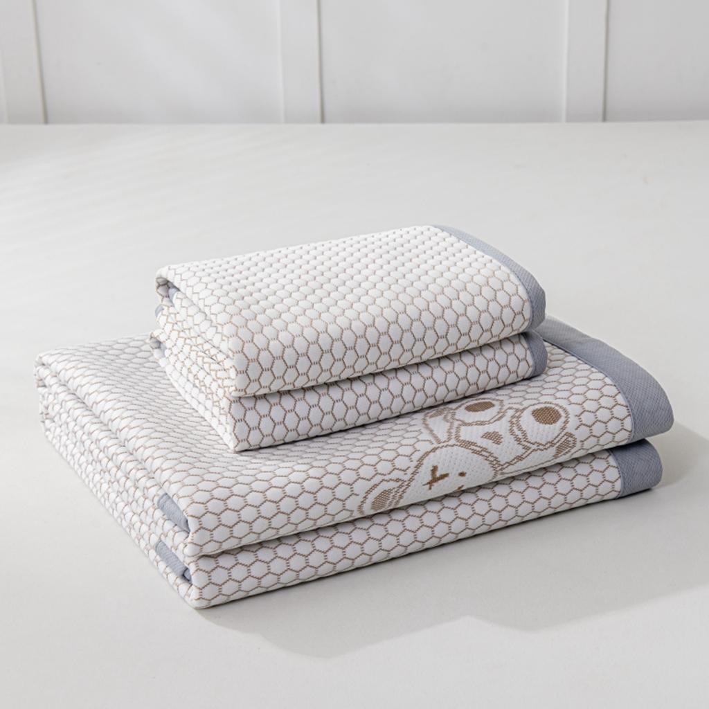 91家纺网 家纺一手货源 找家纺 观月轩家纺 2025新款亲肤舒适冰豆豆凉感席 凉席席子 暴力熊-浅咖色