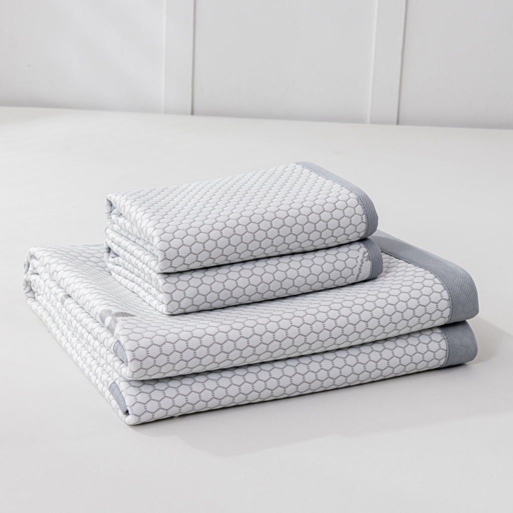 91家纺网 家纺一手货源 找家纺 观月轩家纺 2025新款亲肤舒适冰豆豆凉感席 凉席席子 暴力熊-浅灰色