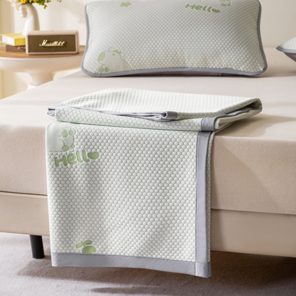 91家纺网 家纺一手货源 找家纺 观月轩家纺 2025新款亲肤舒适冰豆豆凉感席 凉席席子 卡皮巴拉-水绿色