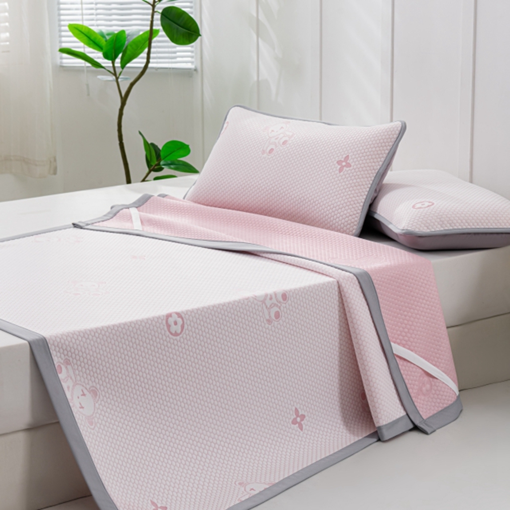 91家纺网 家纺一手货源 找家纺 观月轩家纺 2025新款亲肤舒适冰豆豆凉感席 凉席席子 暴力熊-藕粉色