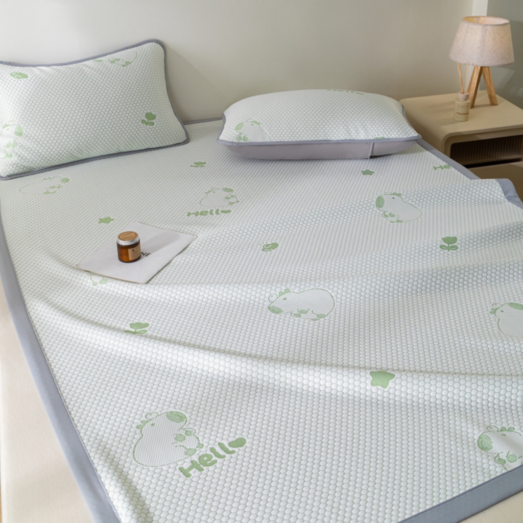 91家纺网 家纺一手货源 找家纺 观月轩家纺 2025新款亲肤舒适冰豆豆凉感席 凉席席子 卡皮巴拉-水绿色