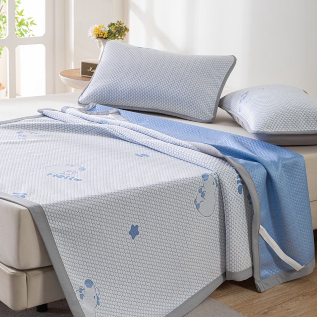 91家纺网 家纺一手货源 找家纺 观月轩家纺 2025新款亲肤舒适冰豆豆凉感席 凉席席子 卡皮巴拉-天蓝色