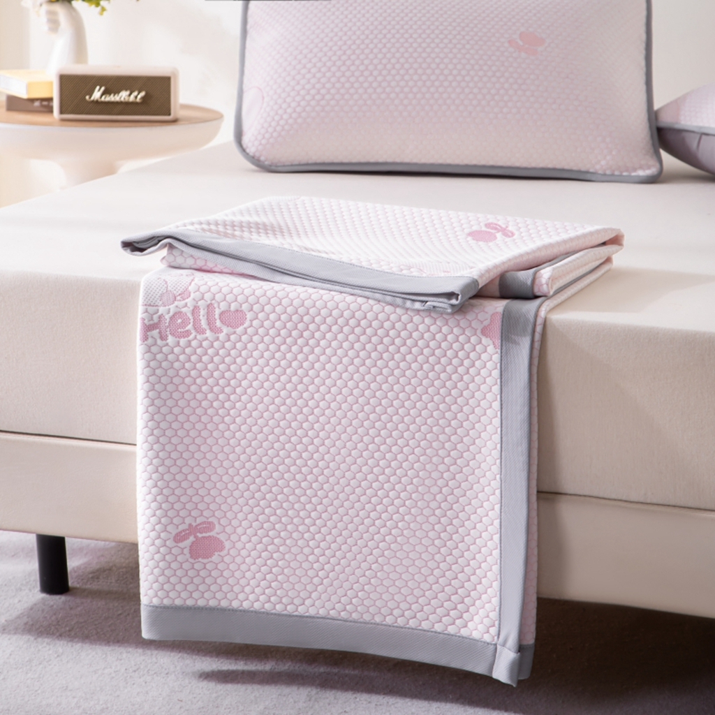 91家纺网 家纺一手货源 找家纺 观月轩家纺 2025新款亲肤舒适冰豆豆凉感席 凉席席子 卡皮巴拉-藕粉色