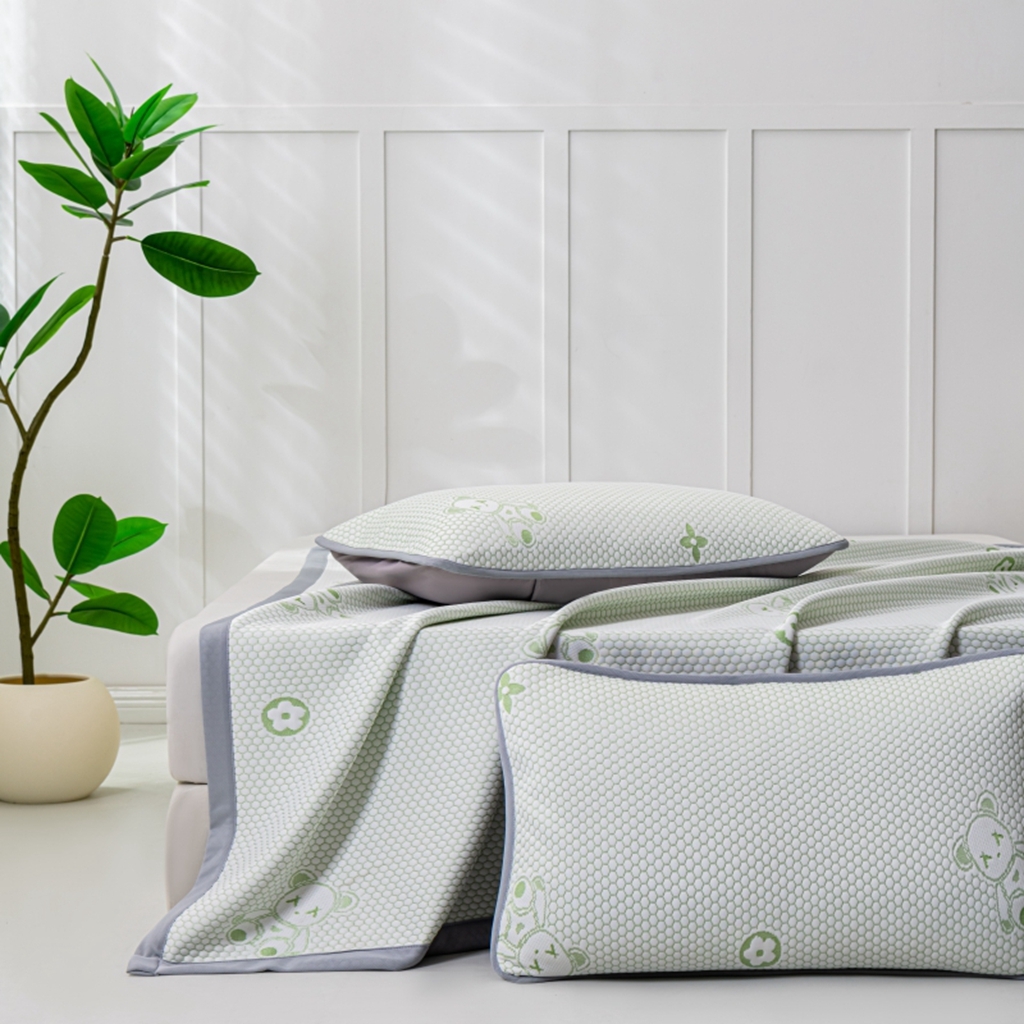 91家纺网 家纺一手货源 找家纺 观月轩家纺 2025新款亲肤舒适冰豆豆凉感席 凉席席子 暴力熊-水绿色