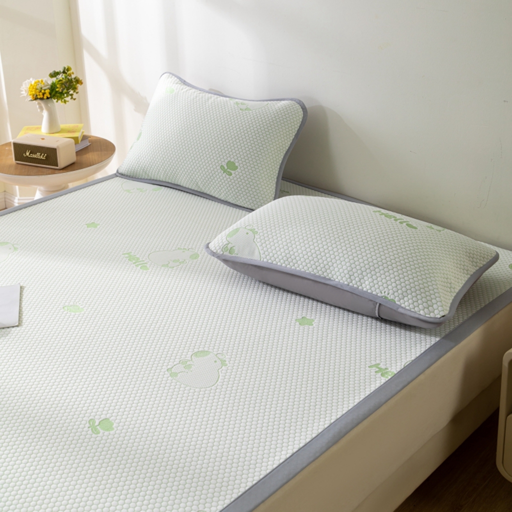 91家纺网 家纺一手货源 找家纺 观月轩家纺 2025新款亲肤舒适冰豆豆凉感席 凉席席子 卡皮巴拉-水绿色