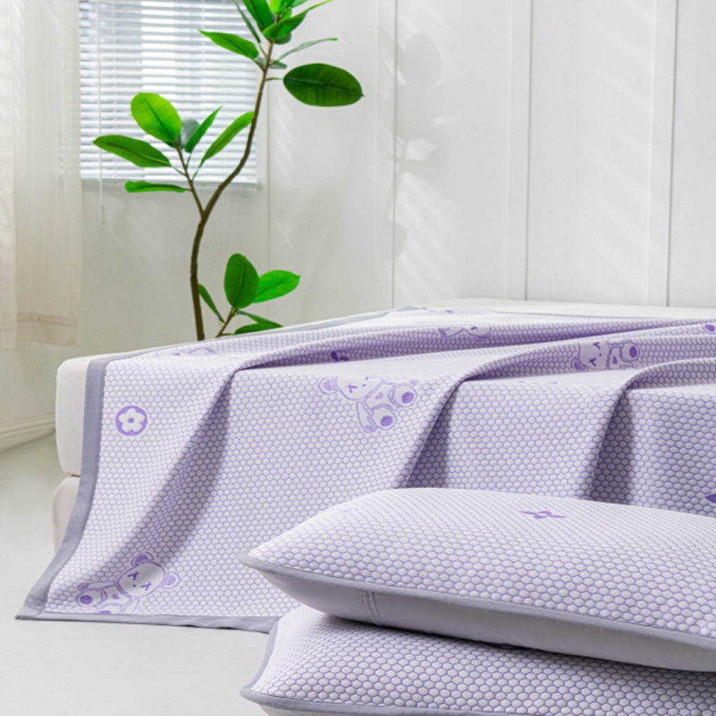 91家纺网 家纺一手货源 找家纺 观月轩家纺 2025新款亲肤舒适冰豆豆凉感席 凉席席子 暴力熊-千黛紫