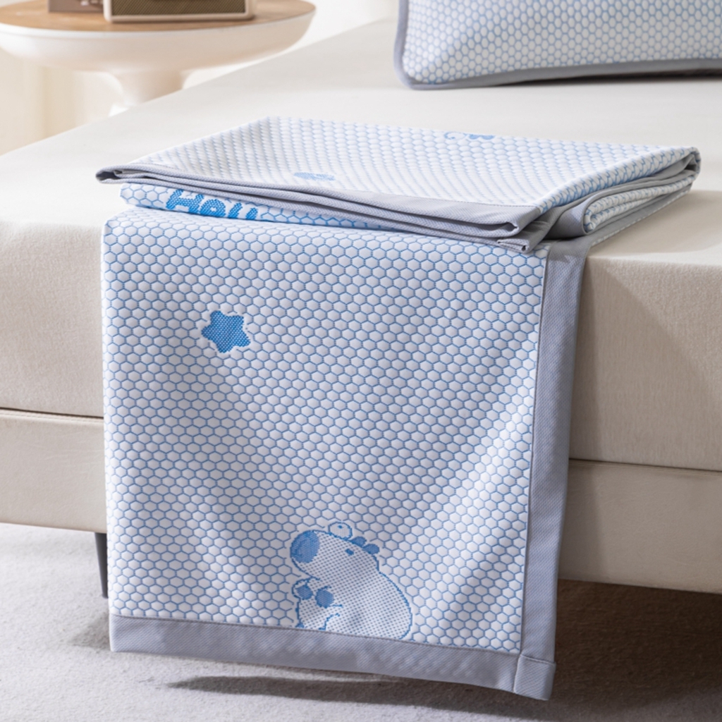 91家纺网 家纺一手货源 找家纺 观月轩家纺 2025新款亲肤舒适冰豆豆凉感席 凉席席子 卡皮巴拉-天蓝色