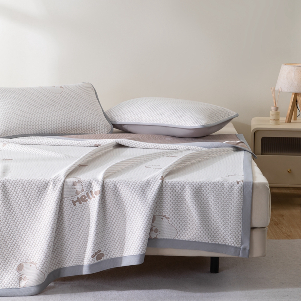 91家纺网 家纺一手货源 找家纺 观月轩家纺 2025新款亲肤舒适冰豆豆凉感席 凉席席子 卡皮巴拉-浅咖色