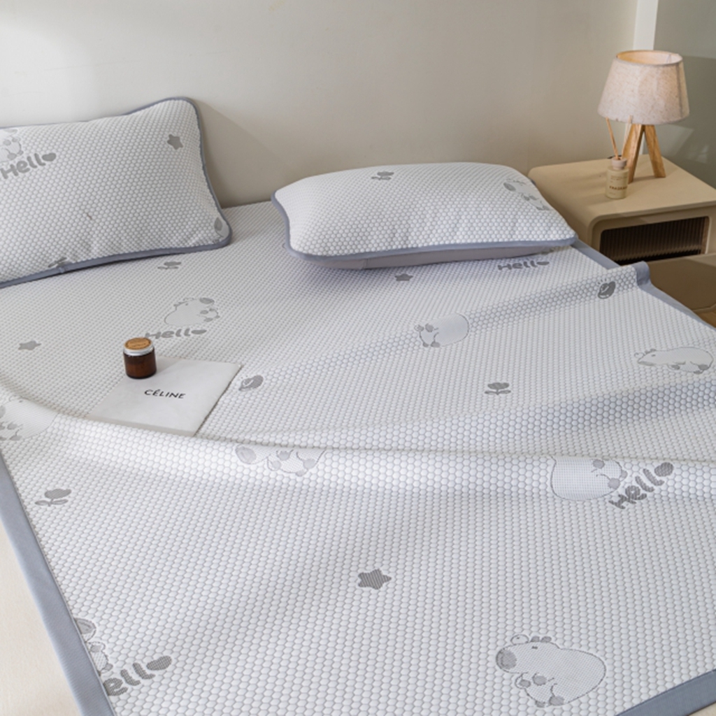 91家纺网 家纺一手货源 找家纺 观月轩家纺 2025新款亲肤舒适冰豆豆凉感席 凉席席子 卡皮巴拉-浅灰色