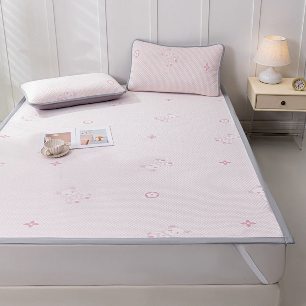 91家纺网 家纺一手货源 找家纺 观月轩家纺 2025新款亲肤舒适冰豆豆凉感席 凉席席子 暴力熊-藕粉色