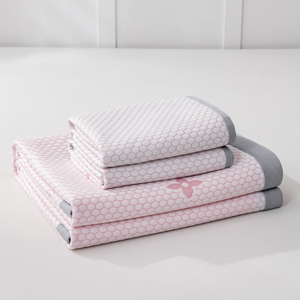 91家纺网 家纺一手货源 找家纺 观月轩家纺 2025新款亲肤舒适冰豆豆凉感席 凉席席子 暴力熊-藕粉色