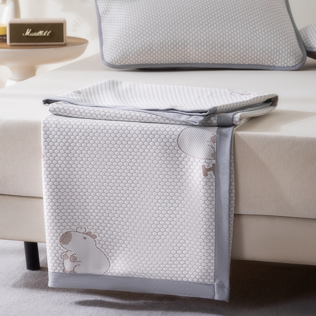 91家纺网 家纺一手货源 找家纺 观月轩家纺 2025新款亲肤舒适冰豆豆凉感席 凉席席子 卡皮巴拉-浅咖色