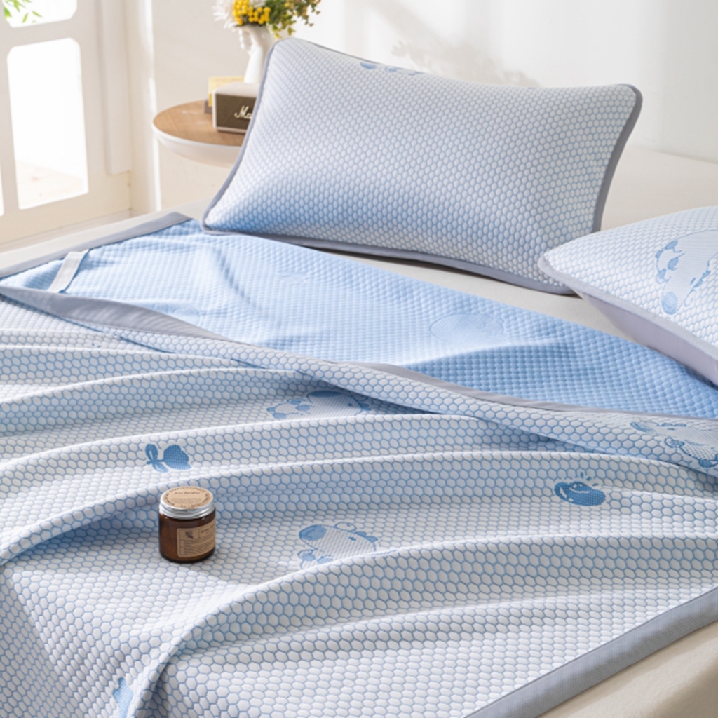 91家纺网 家纺一手货源 找家纺 观月轩家纺 2025新款亲肤舒适冰豆豆凉感席 凉席席子 卡皮巴拉-天蓝色