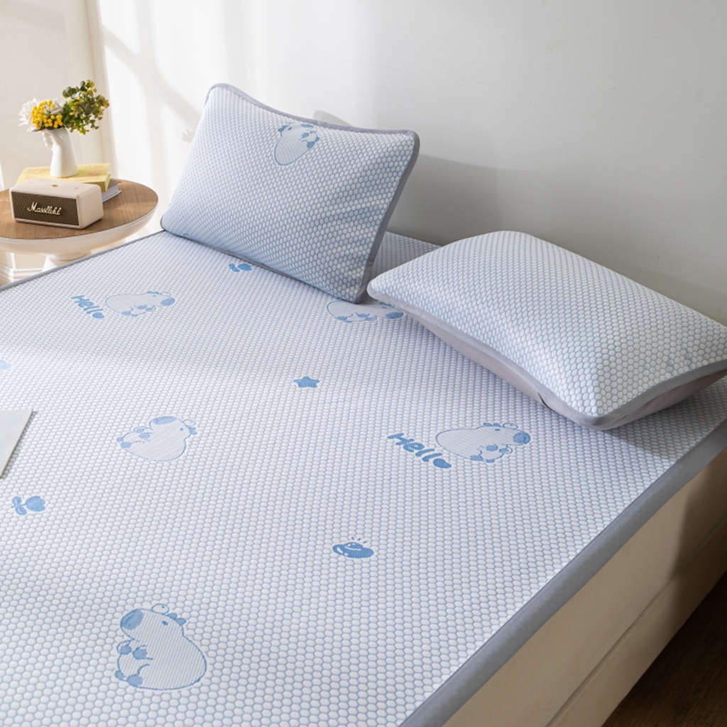 91家纺网 家纺一手货源 找家纺 观月轩家纺 2025新款亲肤舒适冰豆豆凉感席 凉席席子 卡皮巴拉-天蓝色