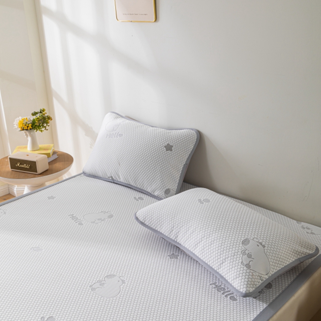 91家纺网 家纺一手货源 找家纺 观月轩家纺 2025新款亲肤舒适冰豆豆凉感席 凉席席子 卡皮巴拉-浅灰色