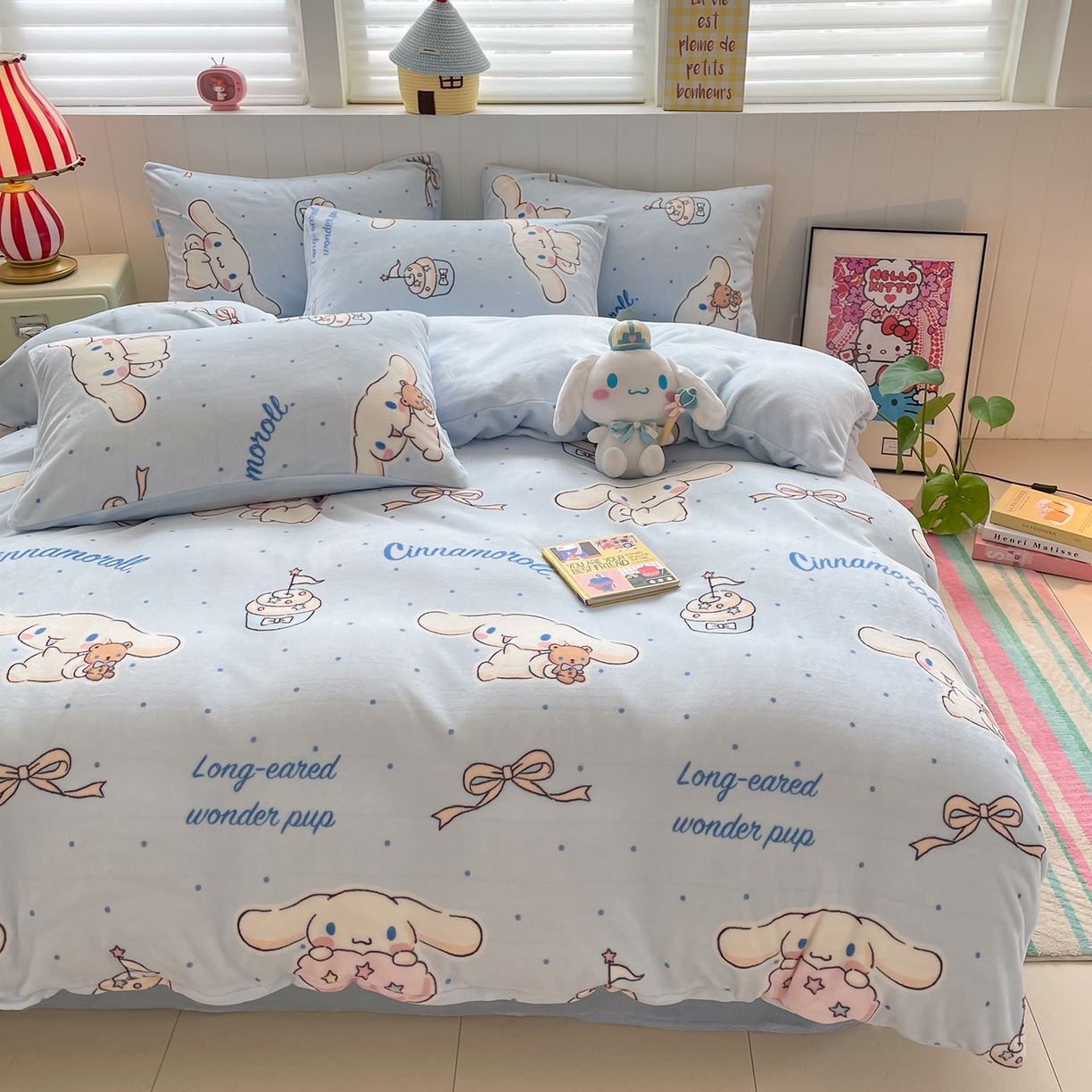 91家纺网 家纺一手货源 找家纺 桃子家居 2025新款A类正版三丽鸥授权卡通加厚高克重牛奶绒系列四件套 绒三丽鸥-蓝蓝玉桂狗