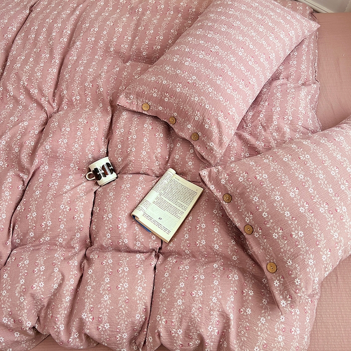 91家纺网 家纺一手货源 找家纺 优佳优品 2025秋冬新款A类高克重亚麻复古侘季风复麻系列四件套 紫菱粉蔓