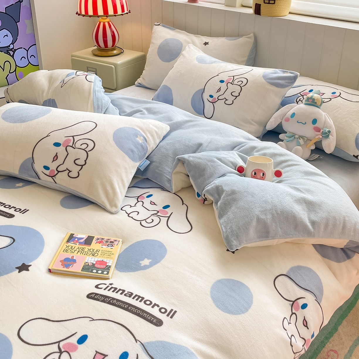 91家纺网 家纺一手货源 找家纺 桃子家居 2025新款A类正版三丽鸥授权卡通加厚高克重牛奶绒系列四件套 绒三丽鸥-蓝色波点玉桂狗