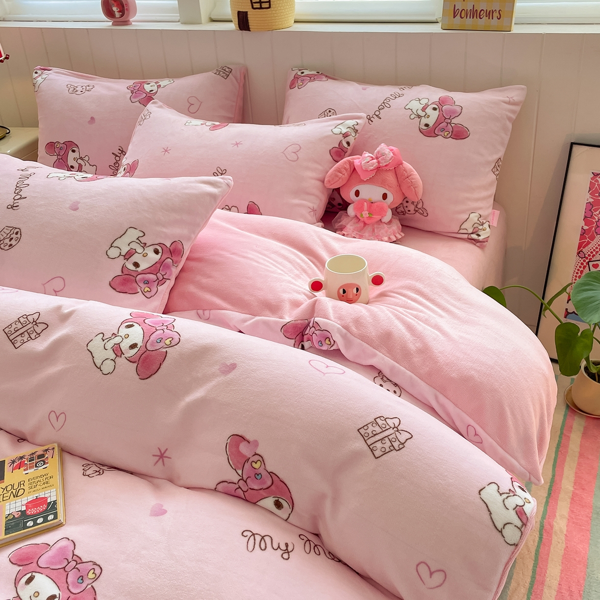 91家纺网 家纺一手货源 找家纺 桃子家居 2025新款A类正版三丽鸥授权卡通加厚高克重牛奶绒系列四件套 绒三丽鸥-萌萌美乐蒂