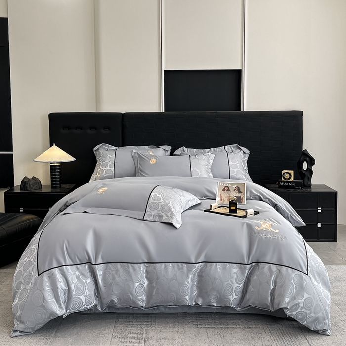 91家纺网 家纺一手货源 找家纺 金牛座家纺 2025新款贡缎提花磨毛亲肤棉大拼角刺绣四件套 爱丽丝-灰