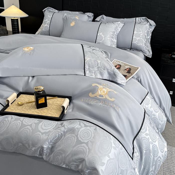 金牛座家纺 2025新款贡缎提花磨毛亲肤棉大拼角刺绣四件套 爱丽丝-灰