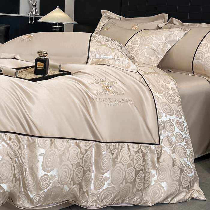 91家纺网 家纺一手货源 找家纺 金牛座家纺 2025新款贡缎提花磨毛亲肤棉大拼角刺绣四件套 爱丽丝-香槟