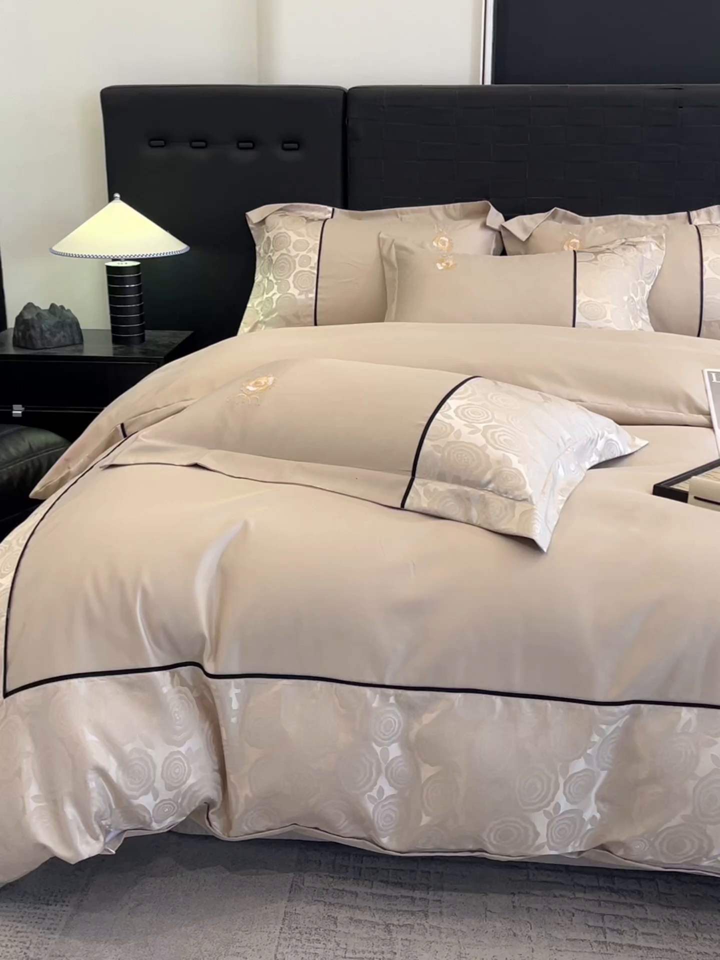 91家纺网 家纺一手货源 找家纺 （总）金牛座家纺 2025新款贡缎提花磨毛亲肤棉大拼角刺绣四件套