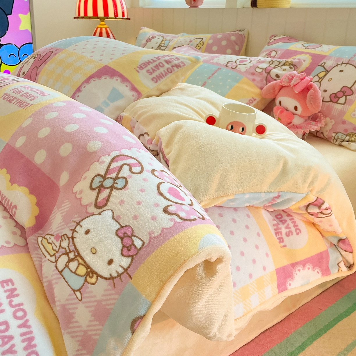 91家纺网 家纺一手货源 找家纺 桃子家居 2025新款A类正版三丽鸥授权卡通加厚高克重牛奶绒系列四件套 绒三丽鸥-梦幻kitty美乐蒂