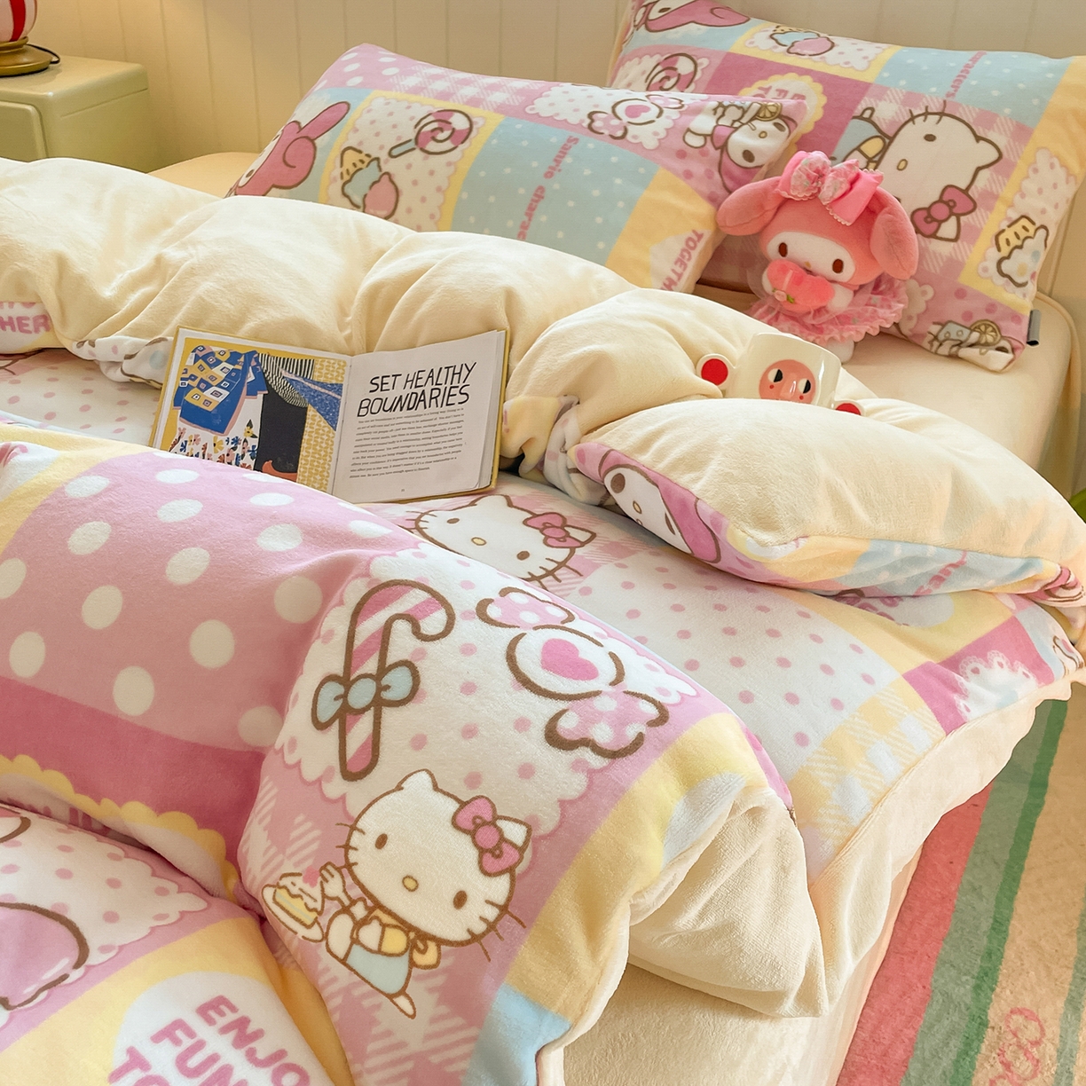 91家纺网 家纺一手货源 找家纺 桃子家居 2025新款A类正版三丽鸥授权卡通加厚高克重牛奶绒系列四件套 绒三丽鸥-梦幻kitty美乐蒂