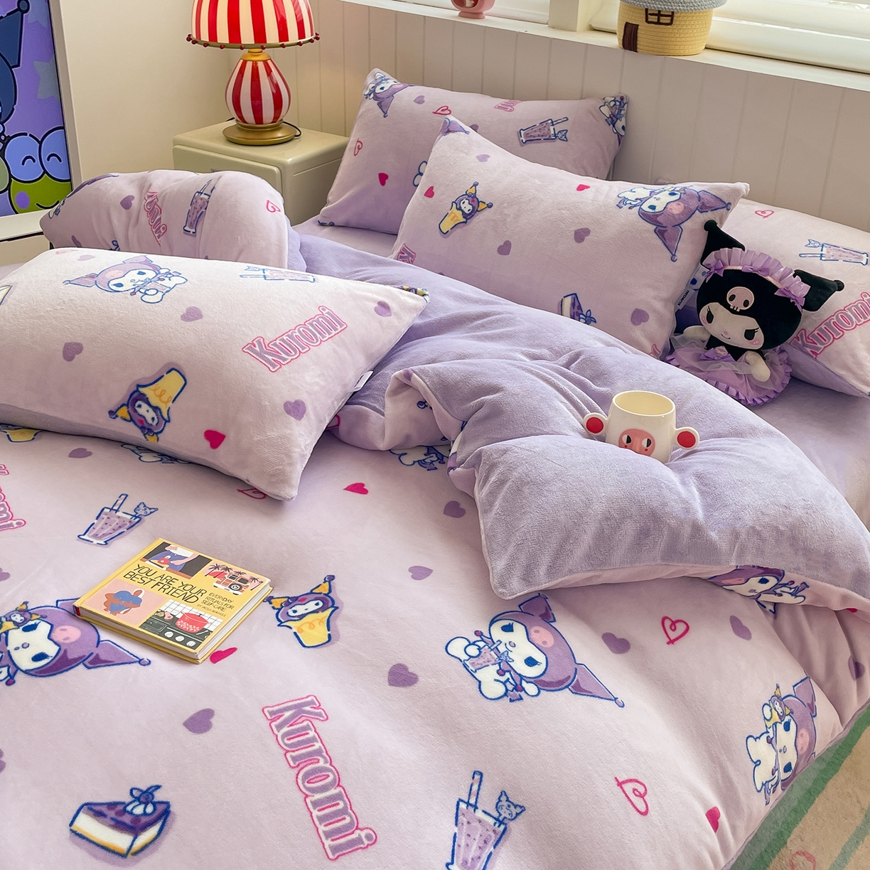 91家纺网 家纺一手货源 找家纺 桃子家居 2025新款A类正版三丽鸥授权卡通加厚高克重牛奶绒系列四件套 绒三丽鸥-奶茶库洛米