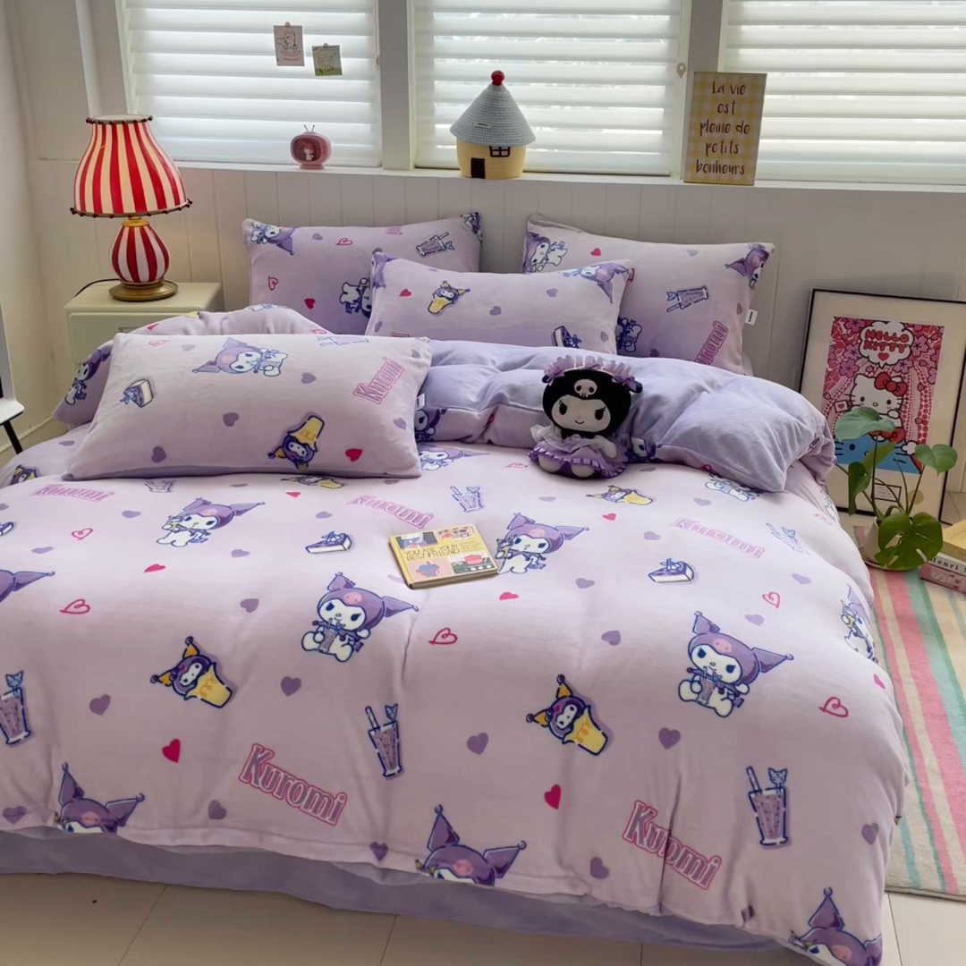 91家纺网 家纺一手货源 找家纺 桃子家居 2025新款A类正版三丽鸥授权卡通加厚高克重牛奶绒系列四件套 绒三丽鸥-奶茶库洛米