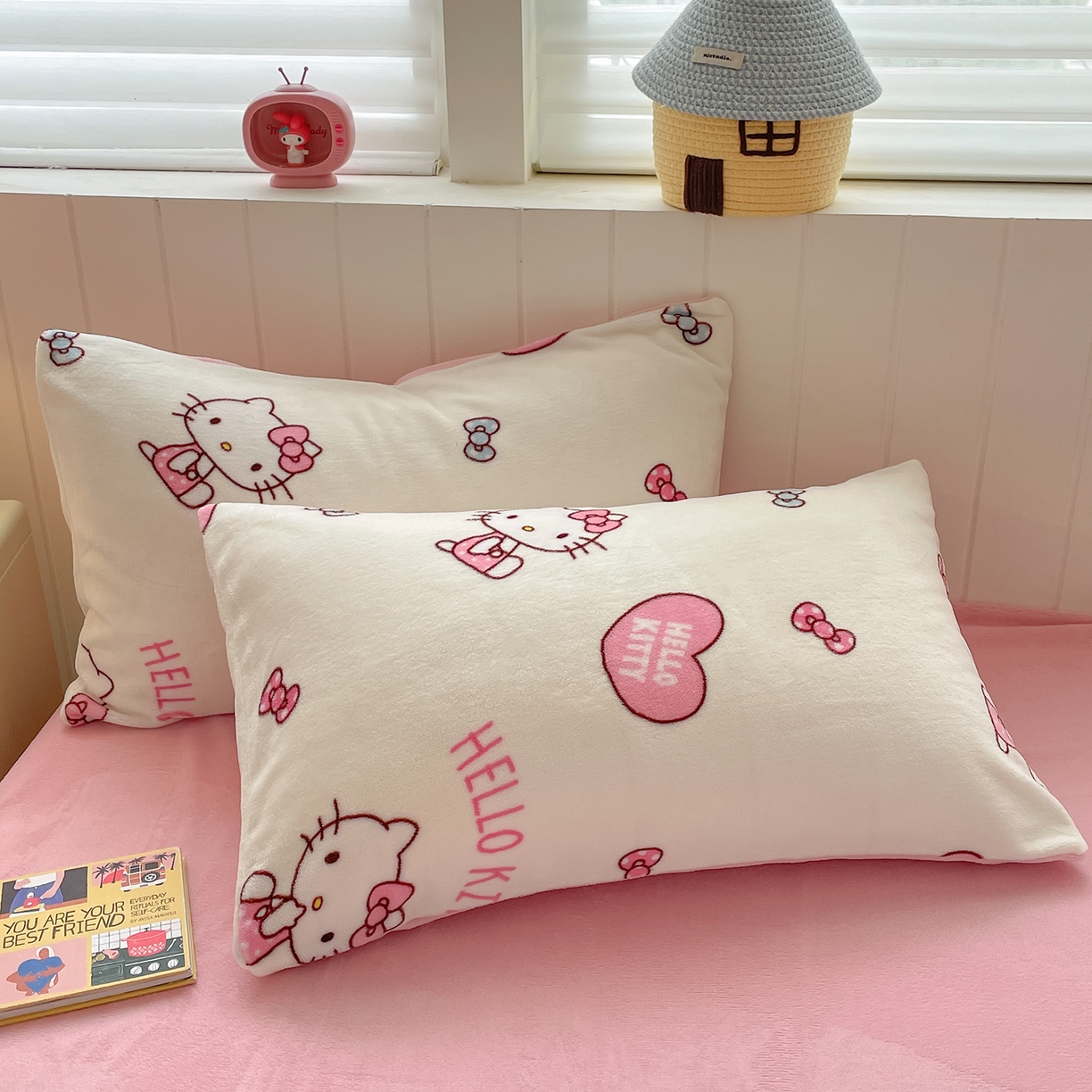91家纺网 家纺一手货源 找家纺 桃子家居 2025新款A类正版三丽鸥授权卡通加厚高克重牛奶绒系列四件套 绒三丽鸥-奶油kitty