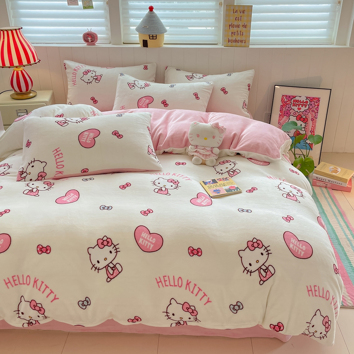 91家纺网 家纺一手货源 找家纺 桃子家居 2025新款A类正版三丽鸥授权卡通加厚高克重牛奶绒系列四件套 绒三丽鸥-奶油kitty