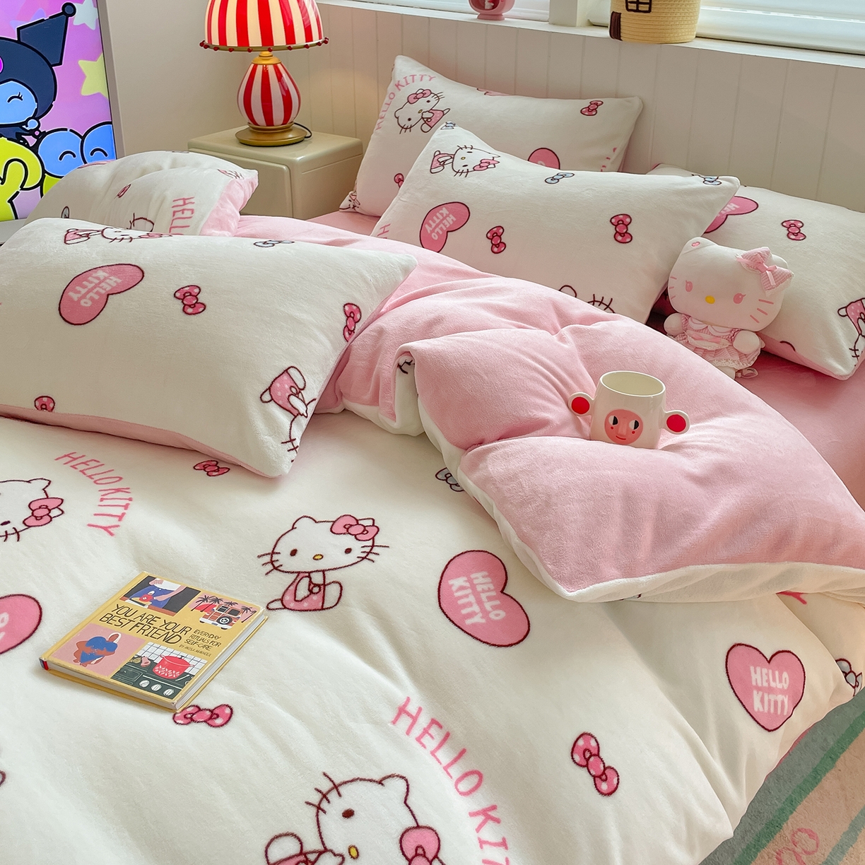 91家纺网 家纺一手货源 找家纺 桃子家居 2025新款A类正版三丽鸥授权卡通加厚高克重牛奶绒系列四件套 绒三丽鸥-奶油kitty