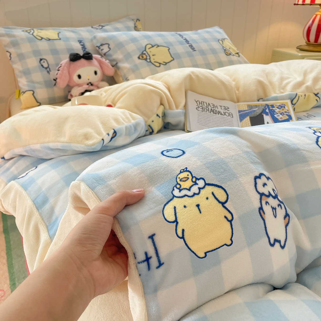 91家纺网 家纺一手货源 找家纺 桃子家居 2025新款A类正版三丽鸥授权卡通加厚高克重牛奶绒系列四件套 绒三丽鸥-清新布丁狗