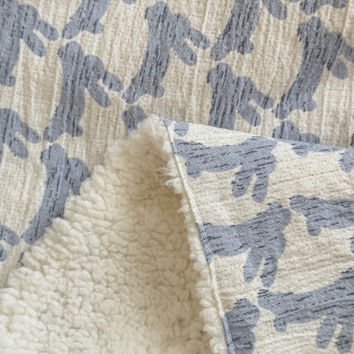 91家纺网 家纺一手货源 找家纺 布柔 2025新款原麻皱皱纱羊羔绒双层毛毯多功能盖毯午睡沙发毯子 蓝兔盖毯