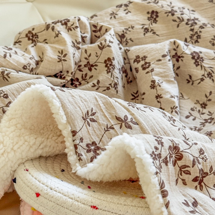 91家纺网 家纺一手货源 找家纺 布柔 2025新款原麻皱皱纱羊羔绒双层毛毯多功能盖毯午睡沙发毯子 秋序盖毯