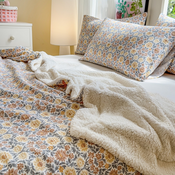 91家纺网 家纺一手货源 找家纺 布柔 2025新款原麻皱皱纱羊羔绒双层毛毯多功能盖毯午睡沙发毯子 春半盖毯