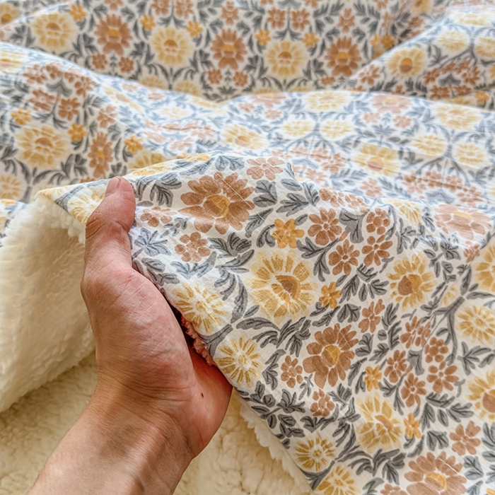 91家纺网 家纺一手货源 找家纺 布柔 2025新款原麻皱皱纱羊羔绒双层毛毯多功能盖毯午睡沙发毯子 春半盖毯