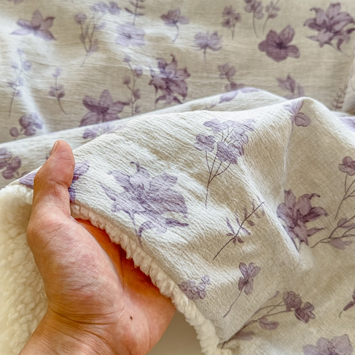 91家纺网 家纺一手货源 找家纺 布柔 2025新款原麻皱皱纱羊羔绒双层毛毯多功能盖毯午睡沙发毯子 暗香盖毯