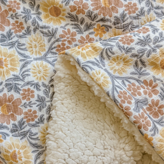 91家纺网 家纺一手货源 找家纺 布柔 2025新款原麻皱皱纱羊羔绒双层毛毯多功能盖毯午睡沙发毯子 春半盖毯