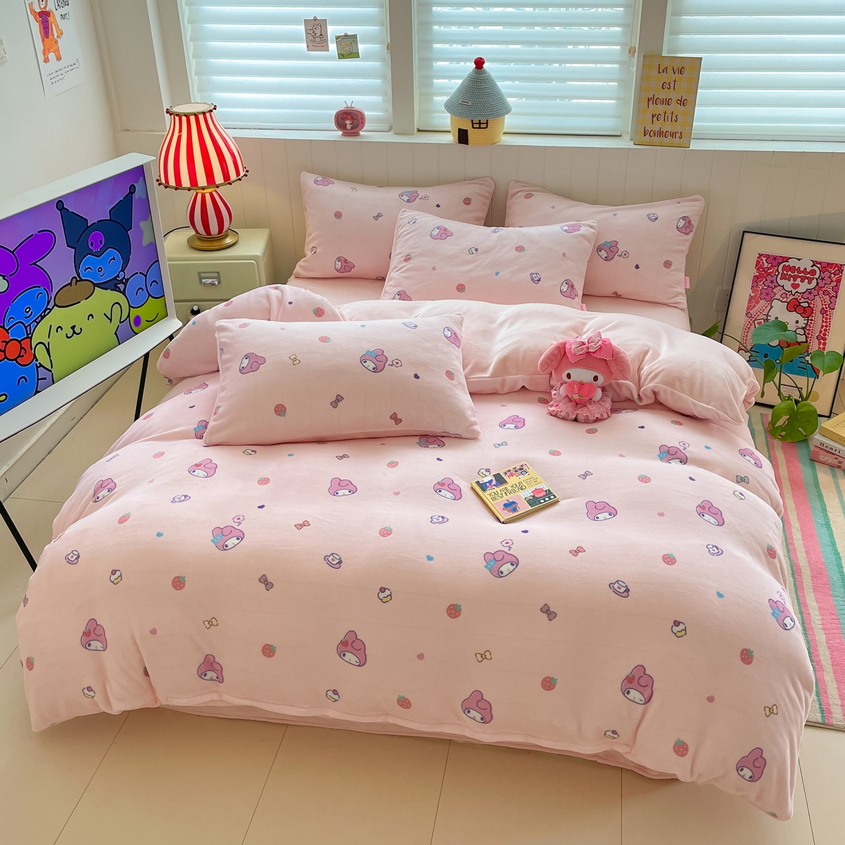 91家纺网 家纺一手货源 找家纺 桃子家居 2025新款A类正版三丽鸥授权卡通加厚高克重牛奶绒系列四件套 绒三丽鸥-糖果美乐蒂