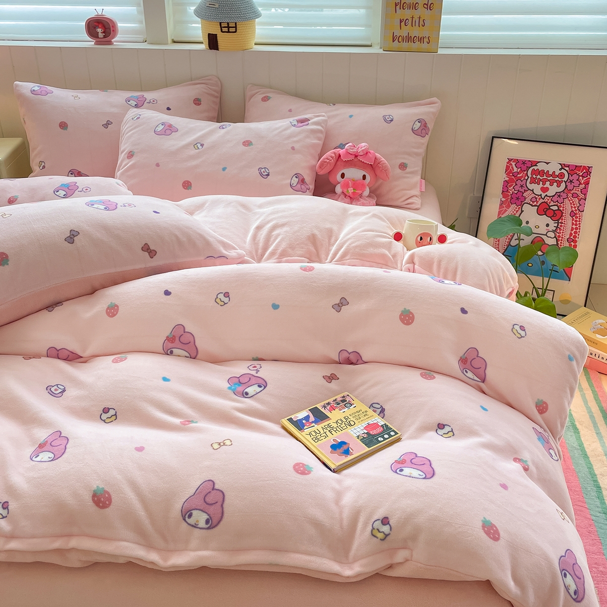 91家纺网 家纺一手货源 找家纺 桃子家居 2025新款A类正版三丽鸥授权卡通加厚高克重牛奶绒系列四件套 绒三丽鸥-糖果美乐蒂