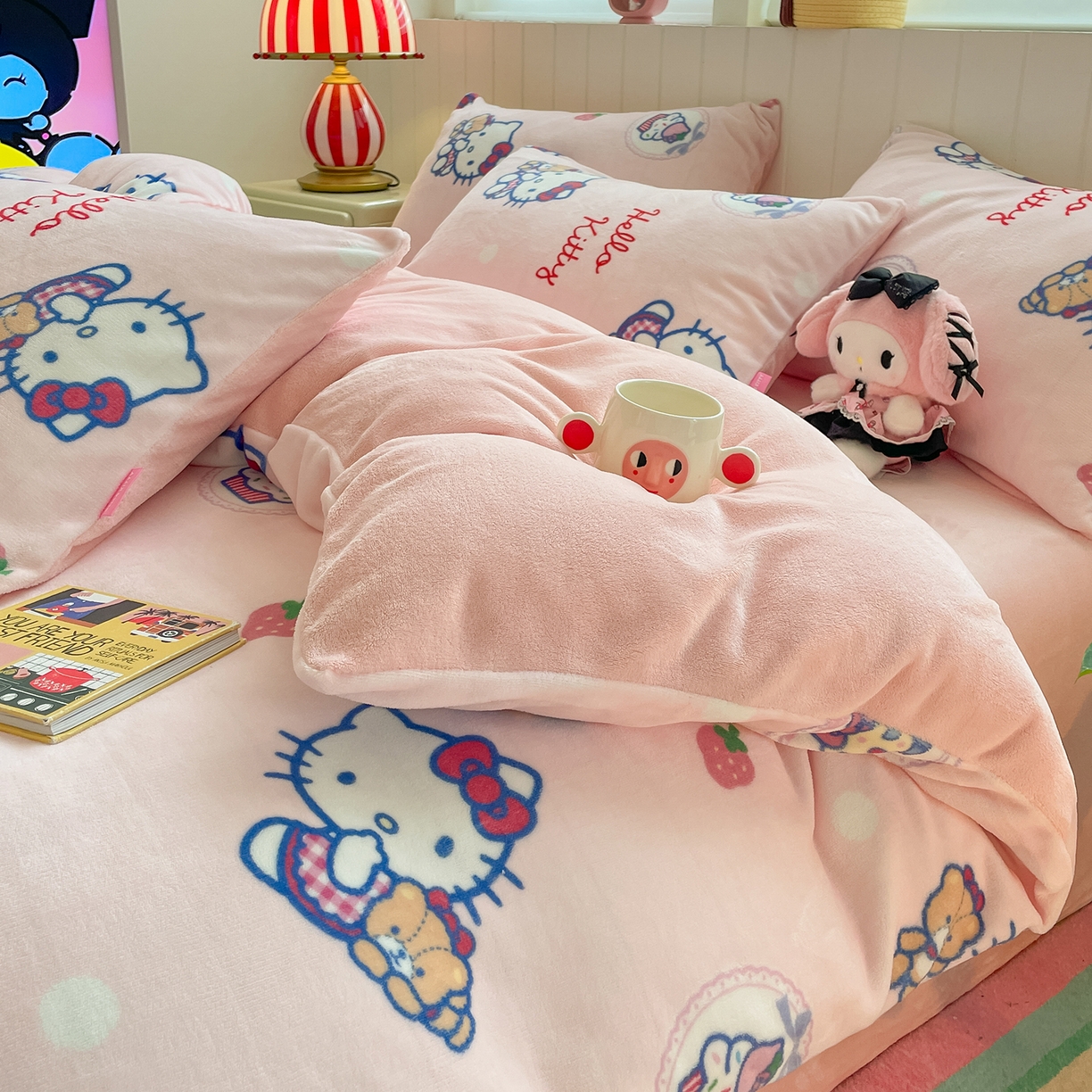 91家纺网 家纺一手货源 找家纺 桃子家居 2025新款A类正版三丽鸥授权卡通加厚高克重牛奶绒系列四件套 绒三丽鸥-甜美kitty