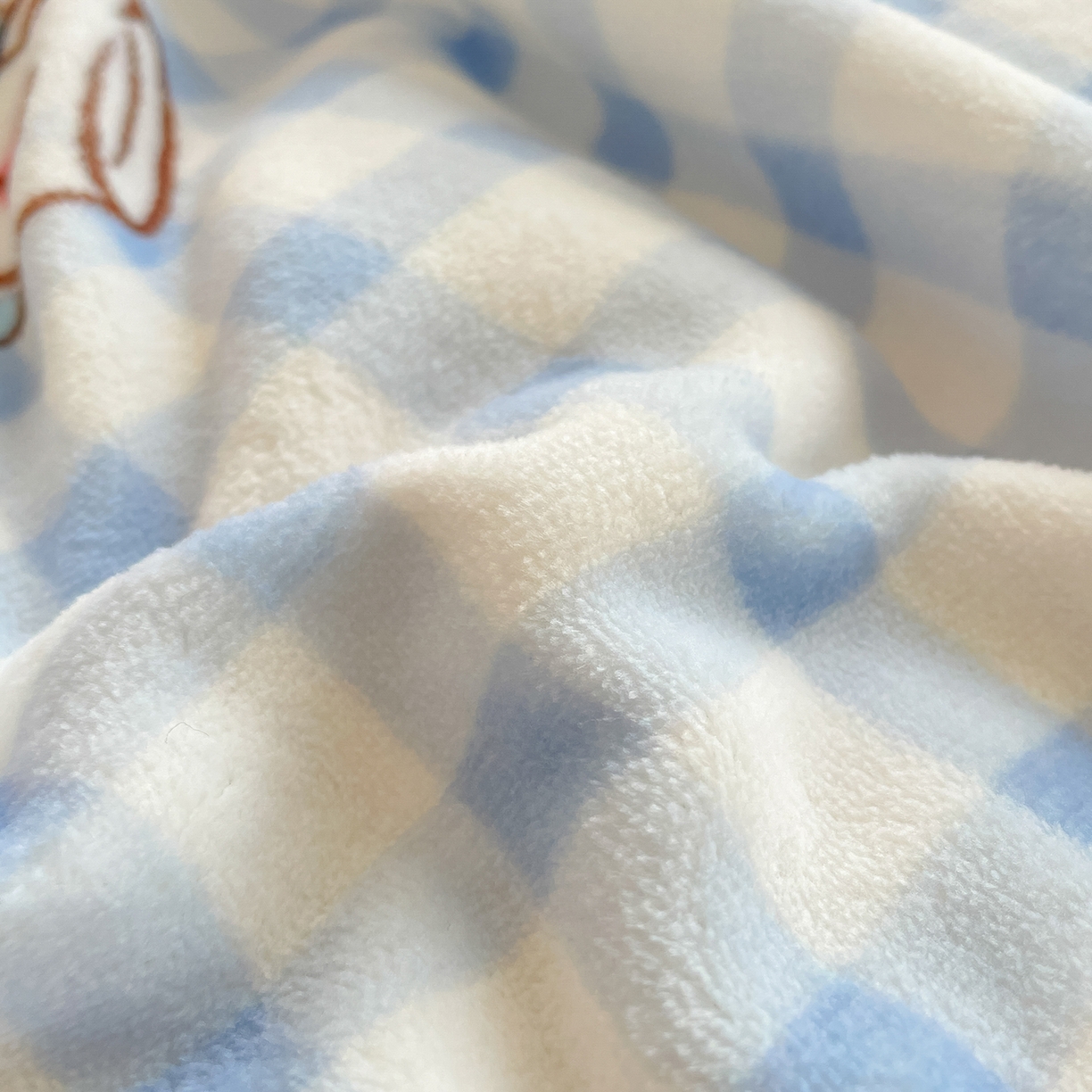 91家纺网 家纺一手货源 找家纺 桃子家居 2025新款A类正版三丽鸥授权卡通加厚高克重牛奶绒系列四件套 绒三丽鸥-甜心kitty蓝