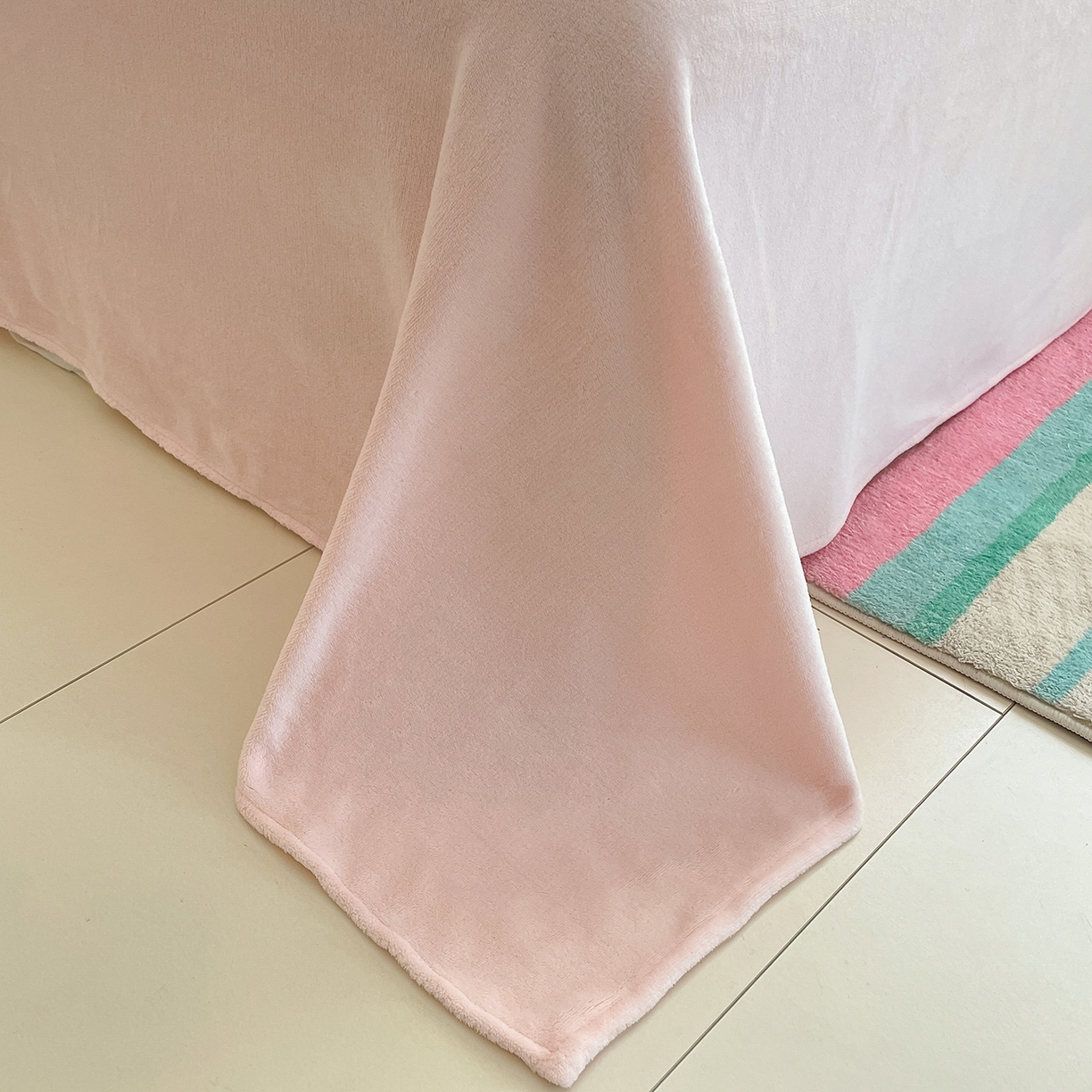 91家纺网 家纺一手货源 找家纺 桃子家居 2025新款A类正版三丽鸥授权卡通加厚高克重牛奶绒系列四件套 绒三丽鸥-甜心kitty蓝