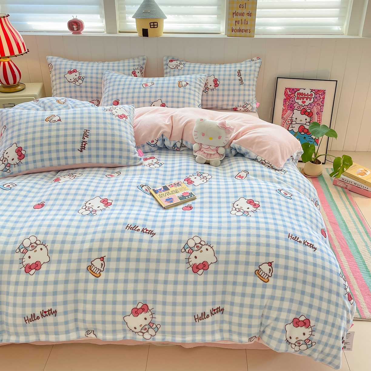 91家纺网 家纺一手货源 找家纺 桃子家居 2025新款A类正版三丽鸥授权卡通加厚高克重牛奶绒系列四件套 绒三丽鸥-甜心kitty蓝