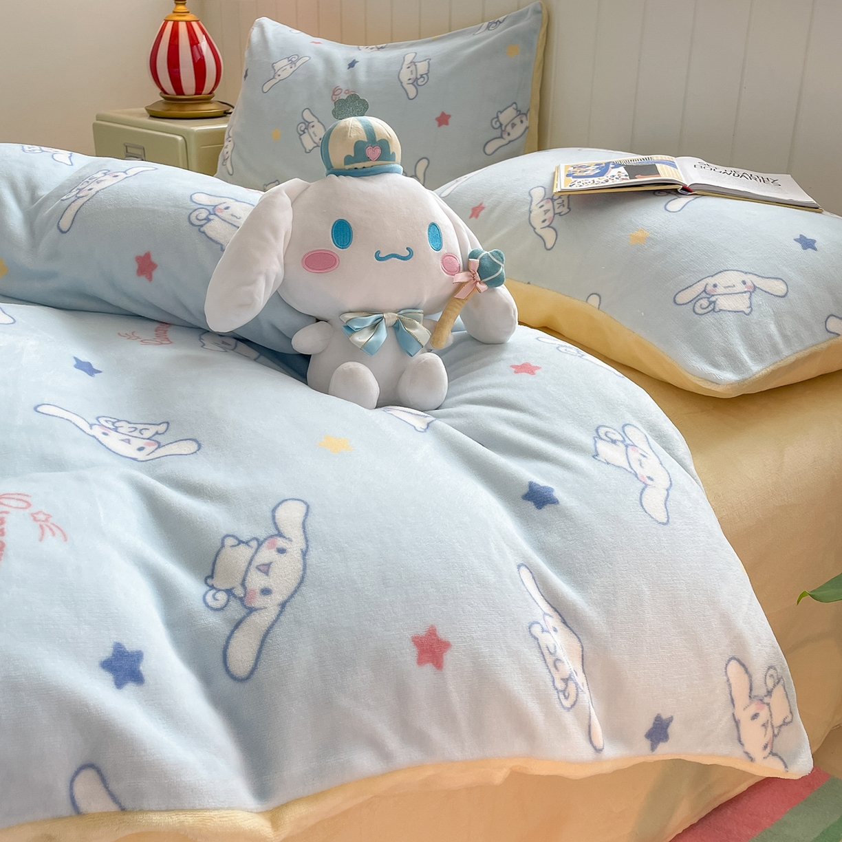91家纺网 家纺一手货源 找家纺 桃子家居 2025新款A类正版三丽鸥授权卡通加厚高克重牛奶绒系列四件套 绒三丽鸥-星星玉桂狗