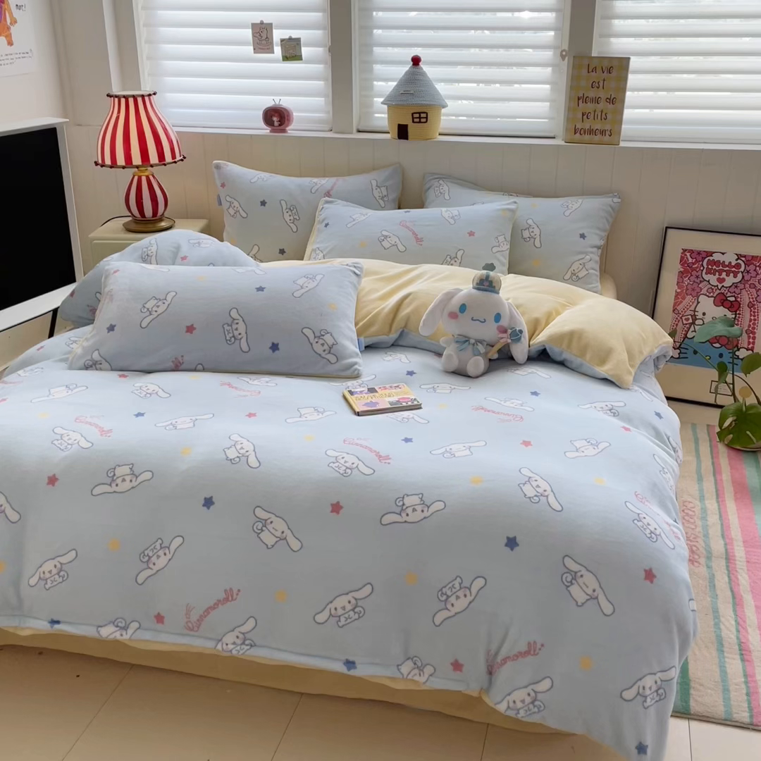 91家纺网 家纺一手货源 找家纺 桃子家居 2025新款A类正版三丽鸥授权卡通加厚高克重牛奶绒系列四件套 绒三丽鸥-星星玉桂狗