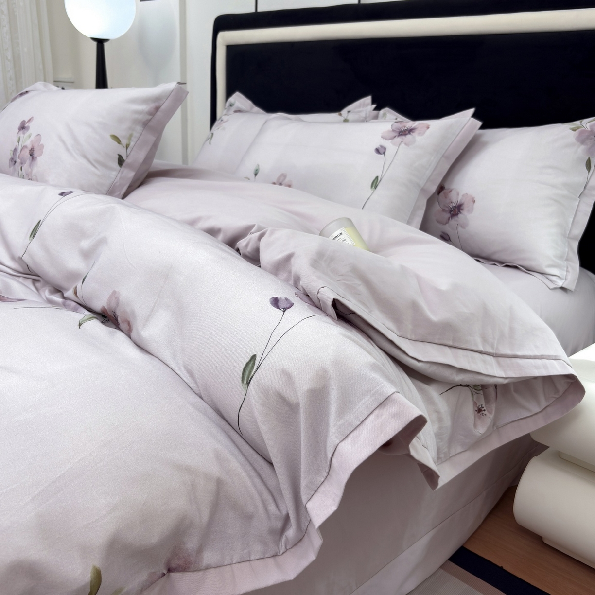 91家纺网 家纺一手货源 找家纺 未来家居 2025新款秋冬全棉加厚磨毛纯色印花缺角工艺系列高端礼盒包装四件套 花俏-粉